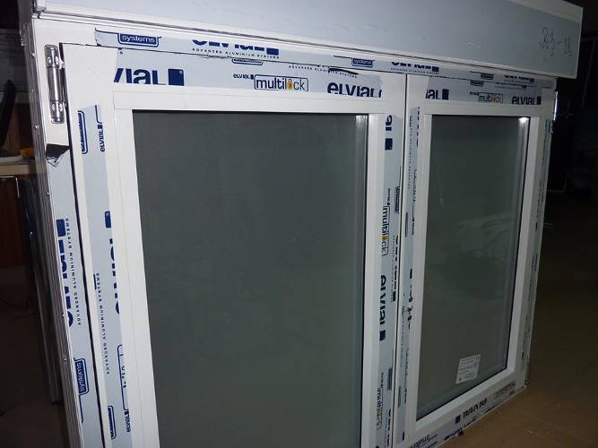 Rulou montat deasupra tamplariei de aluminiu